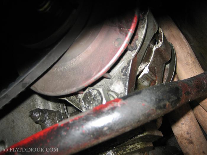 Bottom bolt blocked by anti-roll bar