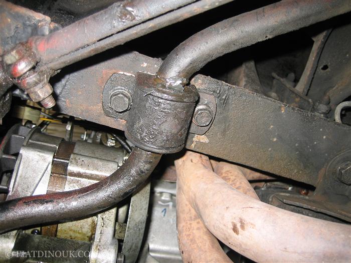 Loosening anti-roll bar bracket to get bottom bolt out