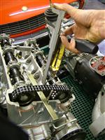 Adjusting the timing chain tensioner